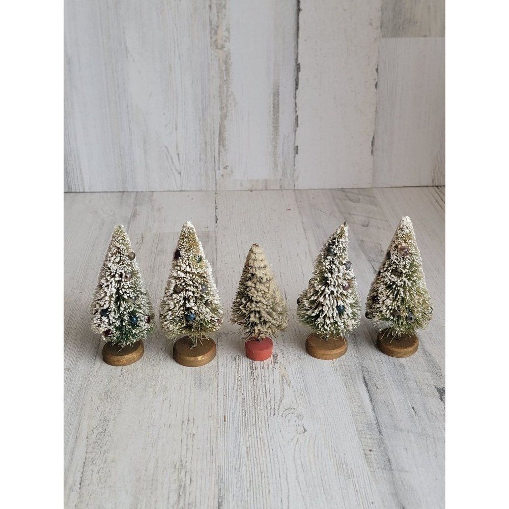 Mini frosted beaded Pine Tree Village accessories set